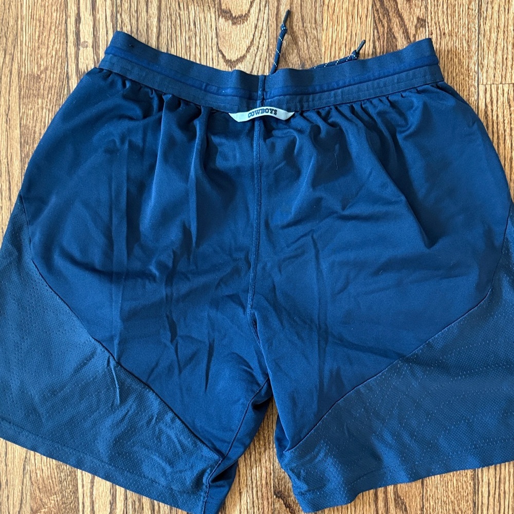 Nike Dallas Cowboys On Field Apparel Dry Fit shorts with pockets - Picture 2 of 5